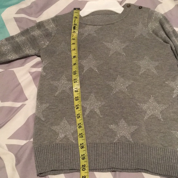 Girl's Gray Sparkly Star Sweater -- Size 10-12 - Picture 5 of 8
